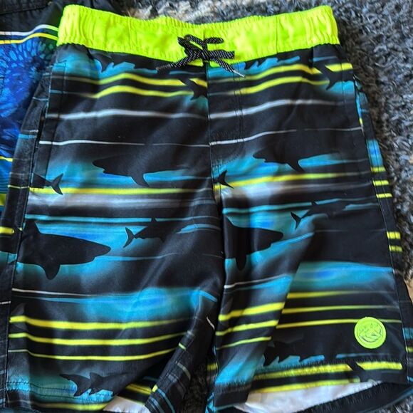 Bundle of 4 Boys Swim Trunks - Picture 5 of 8